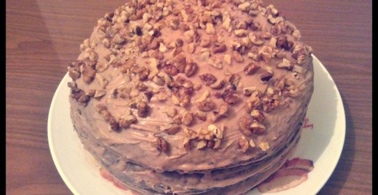 Торт с маком, орехами, изюмом и шоколадным кремом