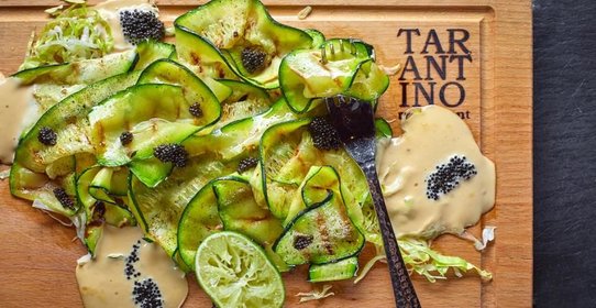 Цукини гриль с соусом понзу и щучьей икрой