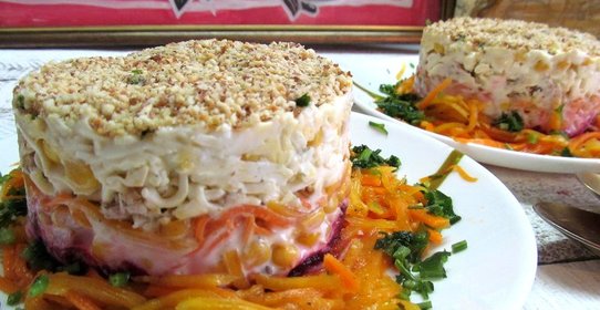 Салат с курицей и маринованной тыквой