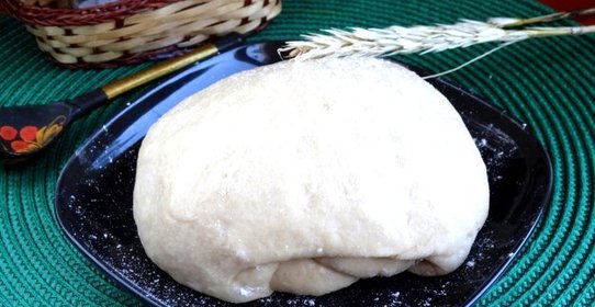 Дрожжевое тесто на кефире для пирога