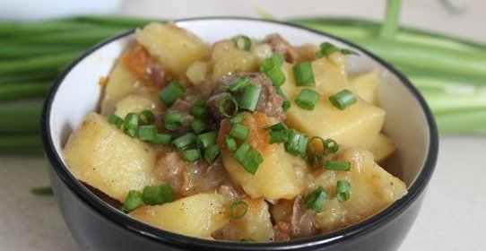 Тушеный картофель с говядиной в мультиварке