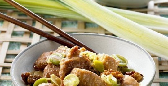 Кантонская курица с имбирно-луковым соусом