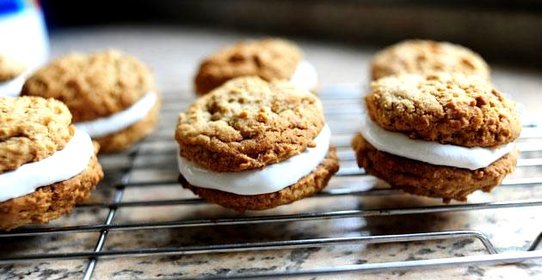 Овсяное печенье с молочным кремом