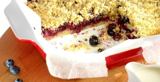 Пирог с голубикой и кокосовым штрейзелем