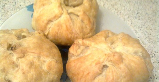 Мясо с картофелем в мешочке из теста