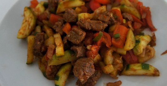 Пикантная говядина с овощами