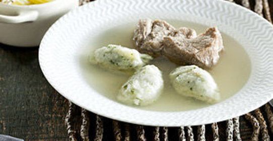 Свинина с клецками из петрушки в мультиварке