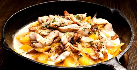 Свинина с лисичками