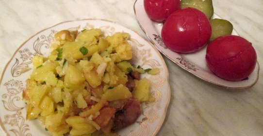 Картошка жареная на сале с чесноком