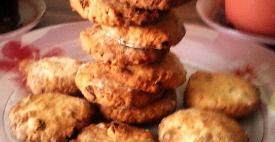 Овсяное печенье с орехами и цукатами