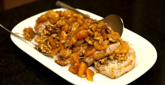 Свинина с абрикосами
