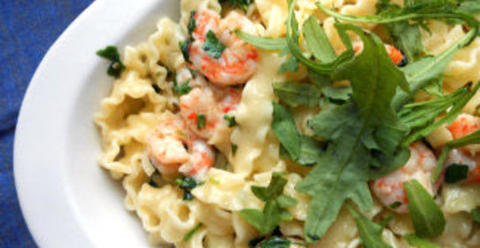 Паста с креветками и руколой