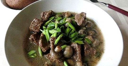 Говядина с грибами и сыром