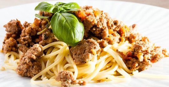 Спагетти с мясом и орехами