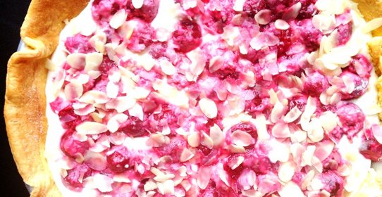 Творожный торт с вишней