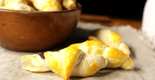 Слоеные рогалики с шоколадом