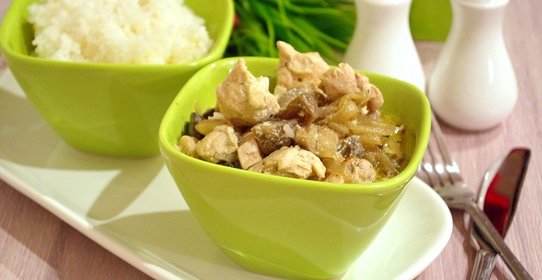 Куриное филе в сметанном соусе