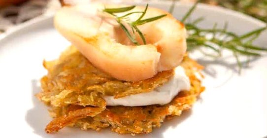 Картофельные оладьи с грушей