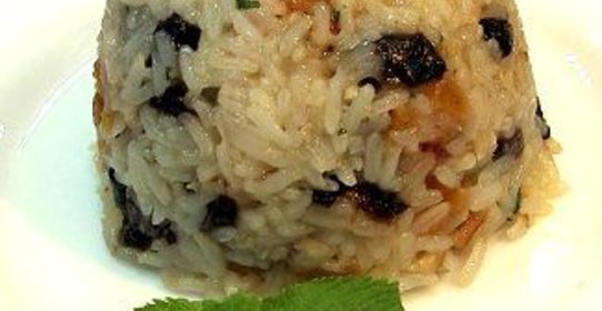 Рисовый пудинг с курагой и грецкими орехами