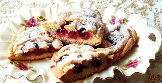 Песочный пирог с вишней