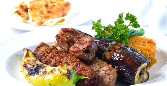 Бараньи шашлыки в йогурте и специях с цукини