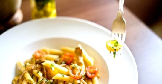 Паста с грибами и помидорами