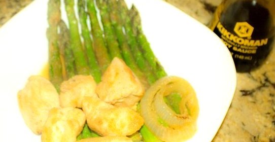 Курица со спаржей в яблочном соусе