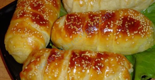 Слойки с ветчиной и сыром из слоеного теста