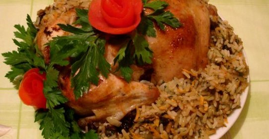 Курица, фаршированная рисом и черносливом