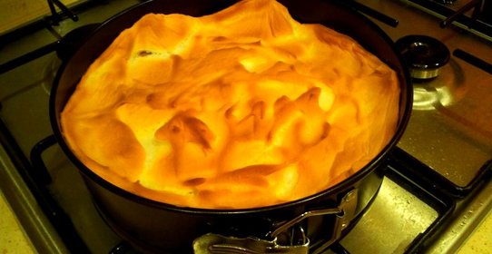 Творожный торт со взбитыми белками