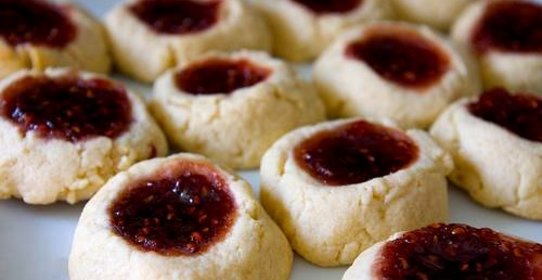 Печенье с малиновым вареньем