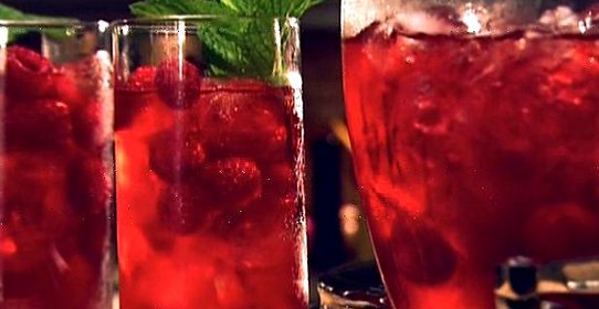 Пунш из ягод и мяты