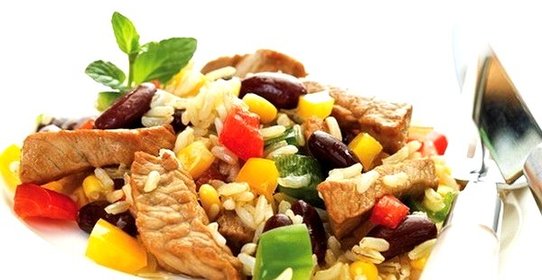 Рис с мясом в горшочках