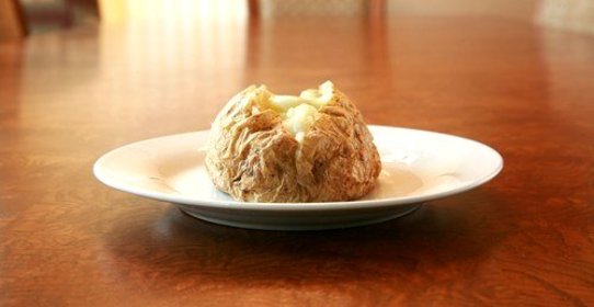 Печеный картофель с чесноком