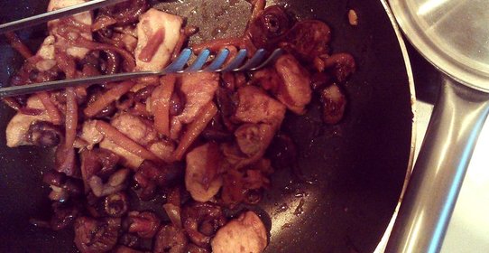 Курица с грибами в соевом соусе