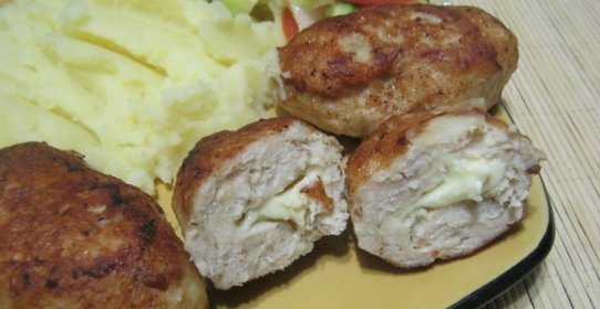 Куриные котлеты с сырной начинкой