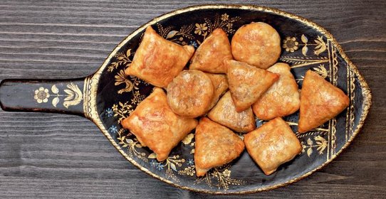 Слоеные пирожки с печенкой