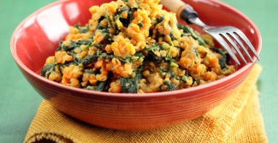 Теплый салат из чечевицы и тыквы