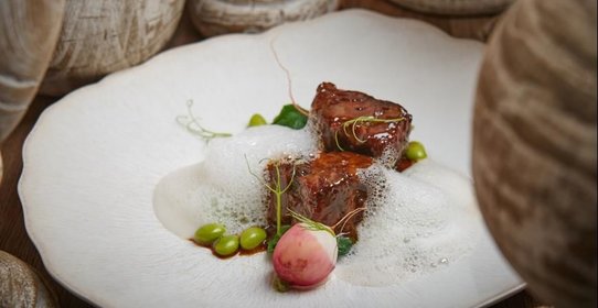 Телячьи Щечки в пряной глазури Пак-Чой