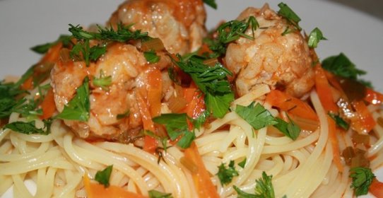 Спагетти с куриными тефтельками