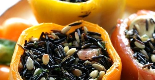 Овощи, фаршированные кедровыми орехами и диким рисом
