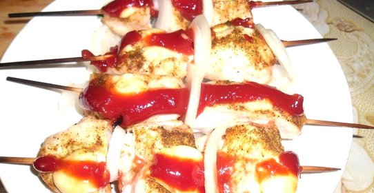 Быстрый шашлык из куриной грудки на шпажках