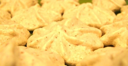 Безе с миндалем