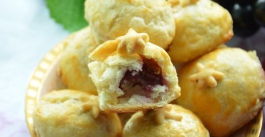 Пирожные с виноградом