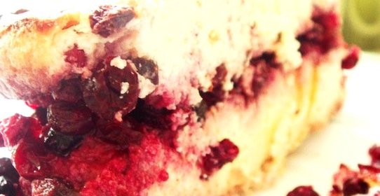 Творожно-ягодная запеканка