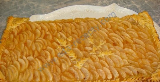 Слоеный пирог с яблоками