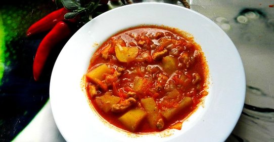 Курица в томатном соусе в мультиварке