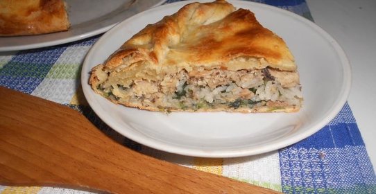 Пирог с рисом, сардинами и крапивой
