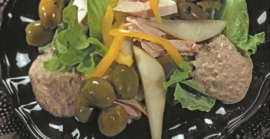 Салат из курицы с грушами