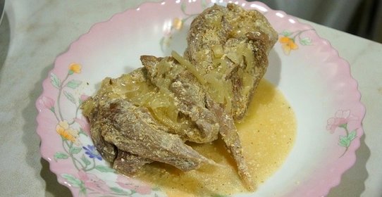 Индейка, тушеная в сметане